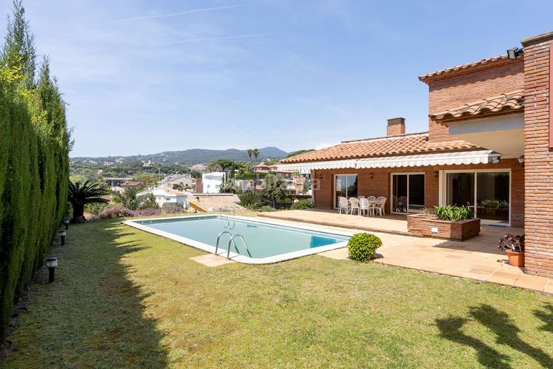 Foto 6a0824d1-075f-463c-bfbc-7a305e2011ed. Casa amb aparcament piscina a Caldes d´Estrac