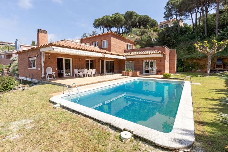 Foto c7a35393-4a3d-461e-9f3e-452972c904e3. Casa amb aparcament piscina a Caldes d´Estrac