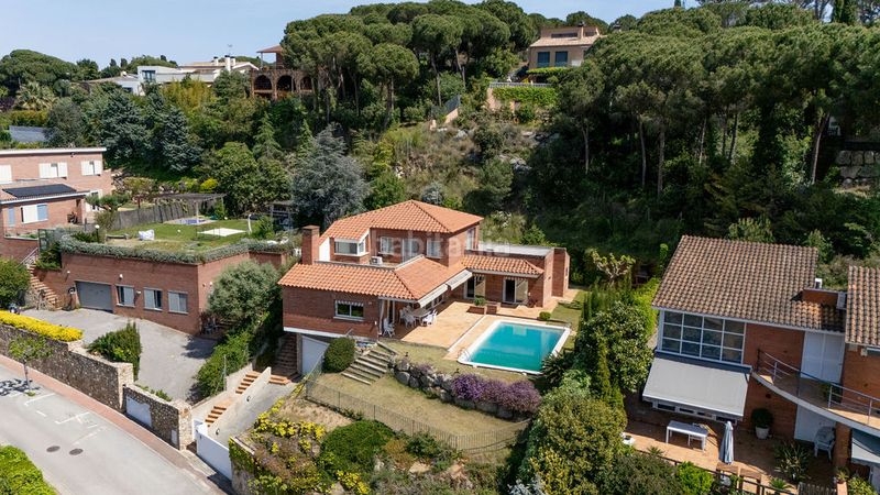 Foto d33e28b8-87ad-4591-841c-b7a855513728. Casa amb aparcament piscina a Caldes d´Estrac