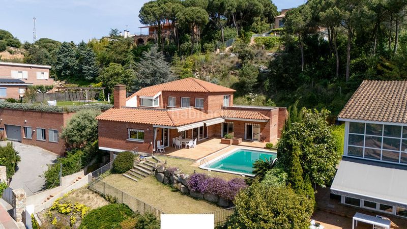 Foto 37b8dc49-4013-435e-9298-1f0a4cd9ea21. Casa amb aparcament a Caldes d´Estrac