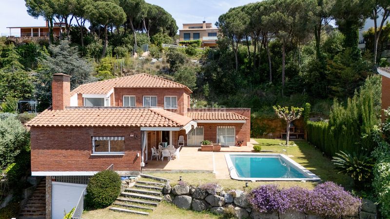 Foto 4059748d-604a-40a6-8502-99bfe1c8360c. Casa amb aparcament a Caldes d´Estrac