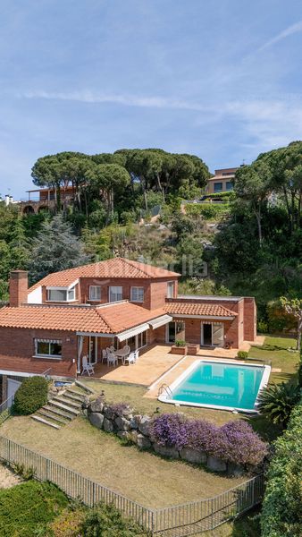 Foto ab4dc598-9f25-40e6-9693-d2f52370bf0f. Casa amb aparcament a Caldes d´Estrac