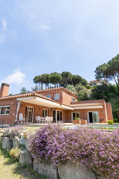 Foto dc77c9dc-6ec5-4cf7-bb8f-854e97b8eccd. Casa amb aparcament a Caldes d´Estrac