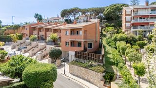 Haus in Sant Vicenç Centre. Casa en sant vicenç de montalt con piscina y vistas al mar