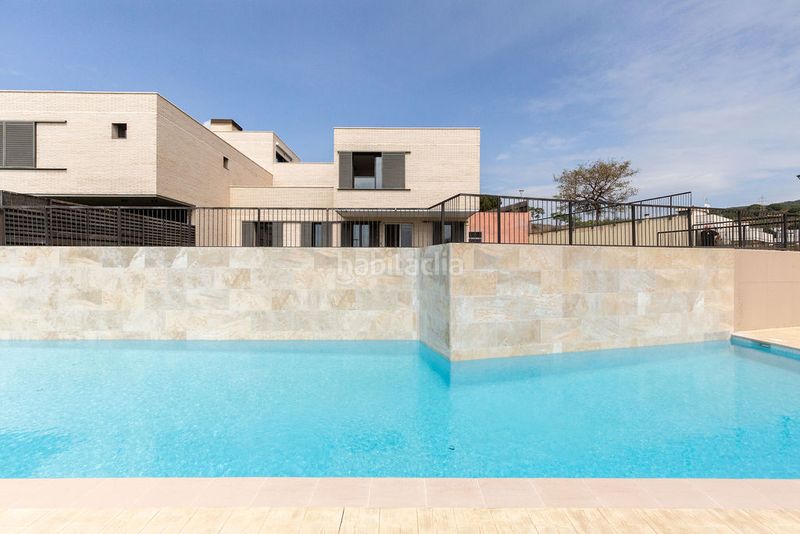 Foto 8d2acf7a-1411-420d-ad8d-015a33c0e07f. Casa amb aparcament piscina a Vallveric Mataró