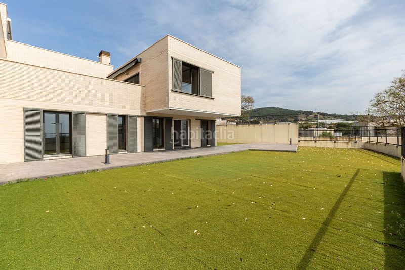 Foto ad934d3e-5fba-4bfa-927f-6119f54b5ba0. Casa amb aparcament piscina a Vallveric Mataró