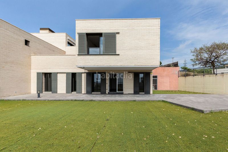 Foto f56d6e2a-a3a0-44b6-9eb5-1c765cbacc56. Casa amb aparcament piscina a Vallveric Mataró