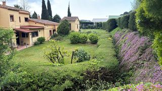 Casa a Arenys de Munt. Casa de generosas con parcela para cultivos y piscina en arenys