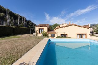 Casa a Arenys de Munt. Casa de generosas dimensiones con jard�n y piscina en arenys de