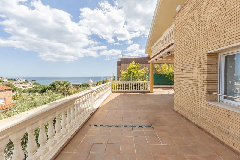 Foto a05ac3ea-5781-4323-933c-03e88f86511b. Casa amb calefacció aparcament piscina a Canet de Mar