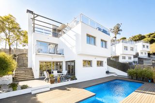 Casa in Sant Cebrià de Vallalta. Casa en sant cebrià de vallalta con piscina y vistas al mar