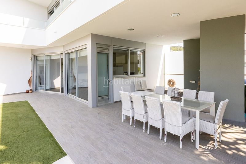 Foto cac825aa-10f5-4c5c-92c8-9226bd12f250. Casa adossada amb calefacció aparcament piscina a Mataró