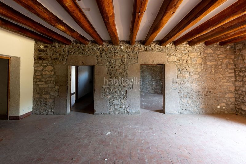 Foto afae1b95-d434-4106-9f30-585f9243ca40. Masia amb aparcament a Moià