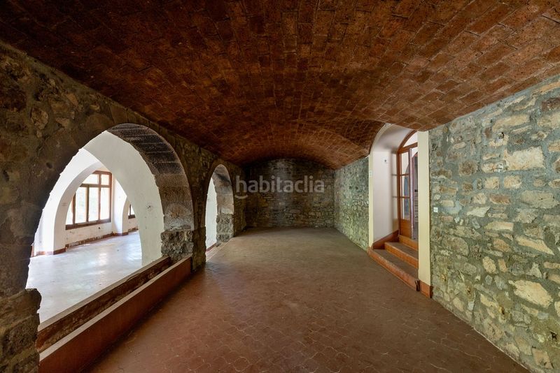 Foto b90eadeb-e233-45a1-86b3-d89c9624e8b2. Masia amb aparcament a Moià