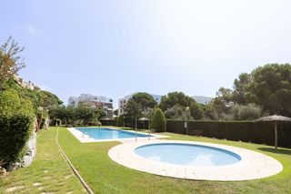 Rent Flat in El Balís. Ático dúplex de alquiler temporal con vistas al mar en sant andr