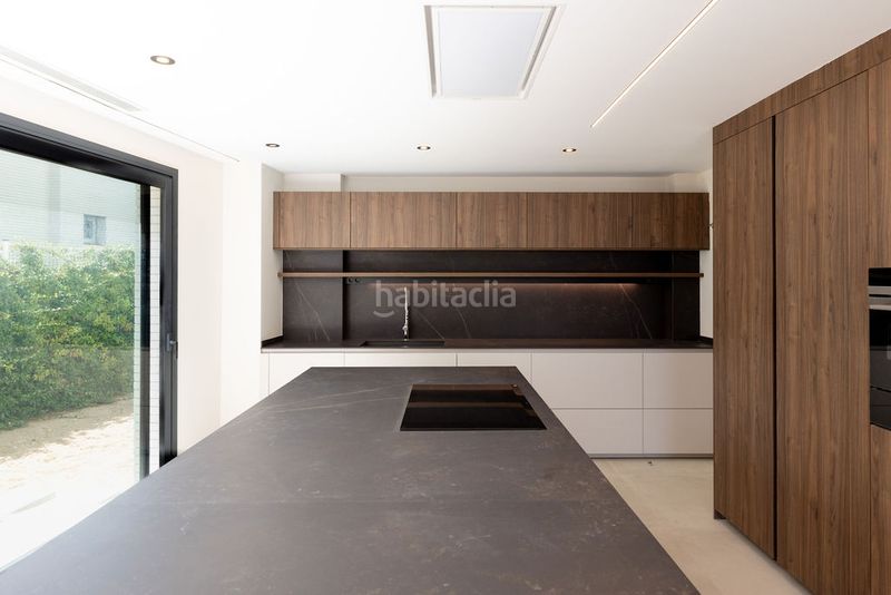 Foto 71595d08-8eb9-4a9b-ba4e-6ae6335c8e0c. Casa amb calefacció aparcament piscina a Premià de Dalt