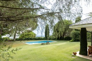 Casa a Supermaresme. Exclusiva casa con vistas al mar en la prestigiosa urbanización