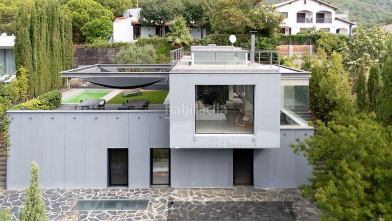 Foto 1a99bbc3-0107-4b46-9dc0-e5f382ac5f21. Casa amb aparcament piscina a Premià de Dalt