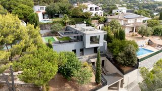 Haus in Premià de Dalt. Casa de diseño en premià de dalt con jardín, piscina y ascensor