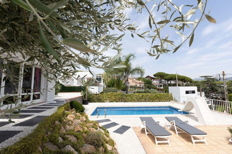 Foto 060bba23-2029-46c0-b3b6-89a1d996833b. Casa amb aparcament piscina a Urbanitzacions Sant Pol de Mar