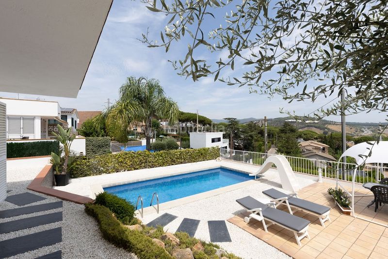 Foto c2e4cfea-15c4-49be-b425-c620cbb47ae7. Casa amb aparcament piscina a Urbanitzacions Sant Pol de Mar