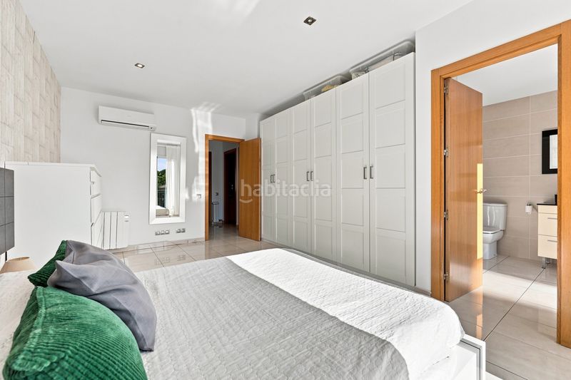 Foto 15bc0c8d-9b72-4a33-94fe-3838db75a9a3. Casa amb aparcament a Canet de Mar