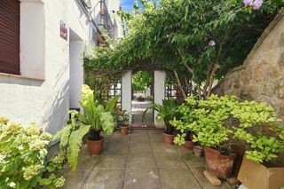 Casa a Centre. Conjunto de tres viviendas independientes en el centro de arenys