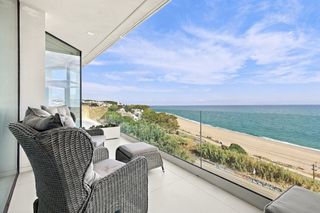 House in Urbanitzacions. Casa contemporánea primera línea de mar, sant pol de mar