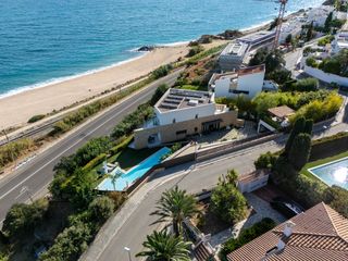 Haus in Urbanitzacions. Casa contemporánea primera línea de mar, sant pol de mar