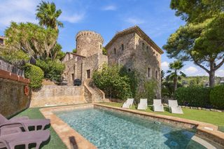 Maison à Santa Susanna. Casa señorial con torre medieval y vistas al mar en santa susann