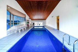 Casa a Centre. Casa de lujo clásica con piscina interior en venta  pineda de ma