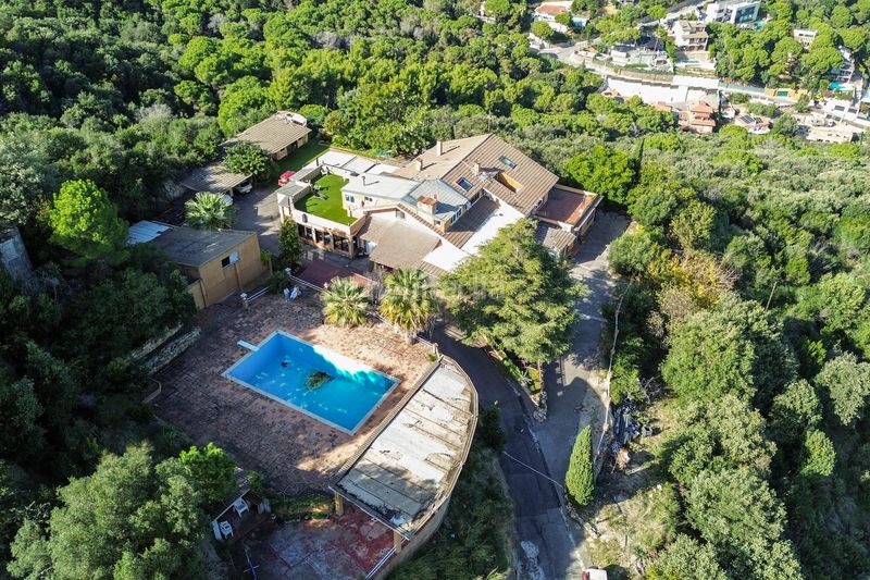 Foto e196bf7a-58b2-4839-9a99-3e2c71dcf62d. Casa amb calefacció aparcament piscina a Alella