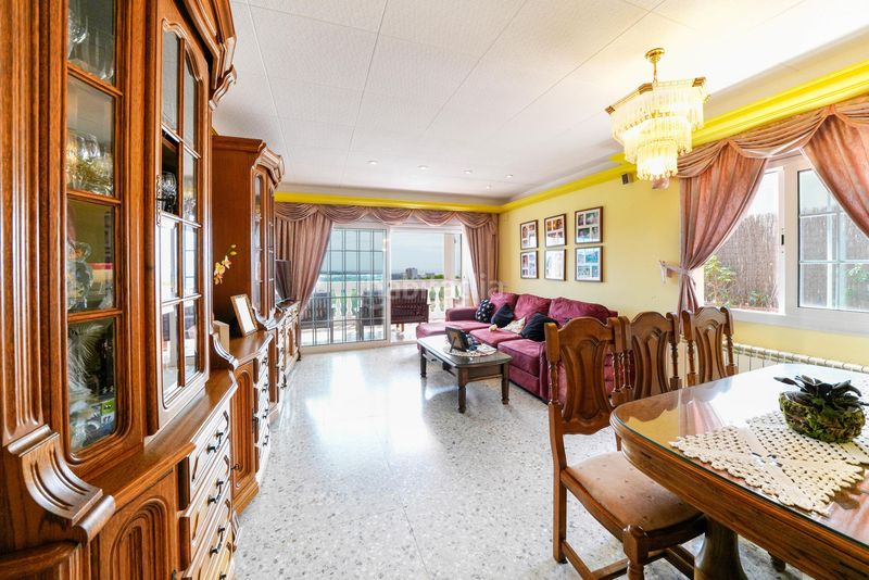 Foto 604bed41-f326-4bb7-b9f5-c8c9e55046d1. Casa amb calefacció aparcament piscina a Calella