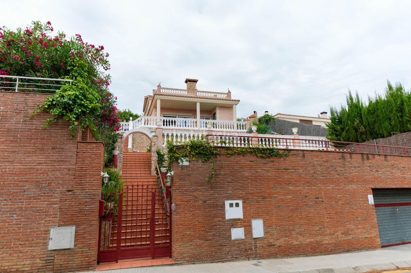 Foto c99d54f8-59ca-4859-820a-f8126665111b. Casa amb calefacció aparcament piscina a Calella