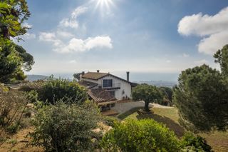 Casa in Centre. Casa en venta en mataró con vistas al mar y amplio terreno