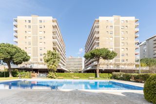Planta baixa a La Xinesca. Piso en vilassar de mar con piscina y a 2 minutos de la playa