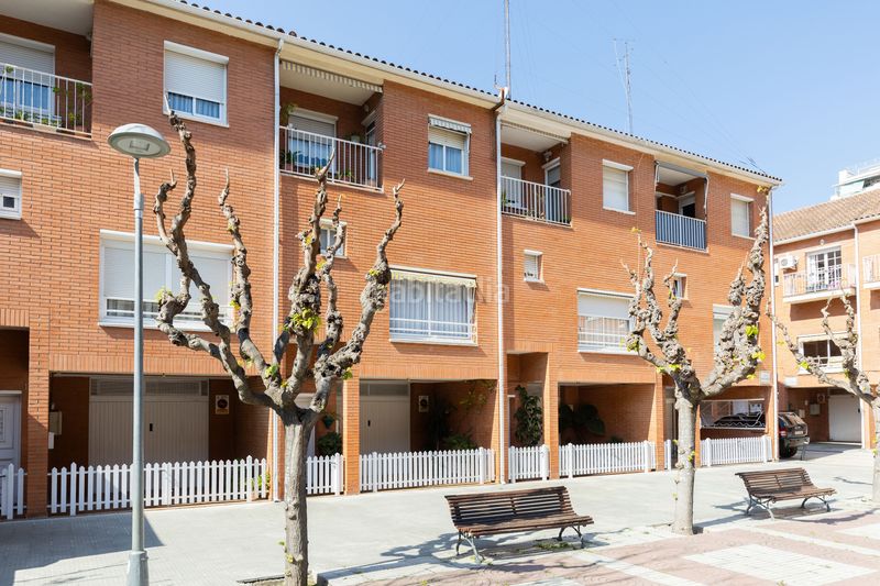 Foto cf91b1d5-8855-42f4-b73e-7c3cdce27677. Casa  pareada en medio del pueblo , maresme en Arenys de Mar