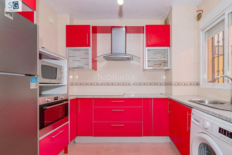 Foto 17803a95-605b-416f-8d5d-d5868109f61e. Casa adossada amb aparcament a San Francisco - El Chorrillo Gabias (Las)