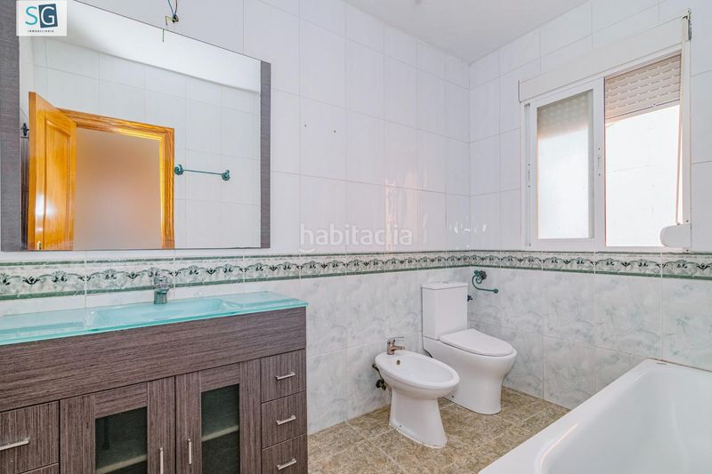 Foto e6f4fa25-ea65-41da-a8f1-1b93d506e96b. Casa adossada amb aparcament a San Francisco - El Chorrillo Gabias (Las)