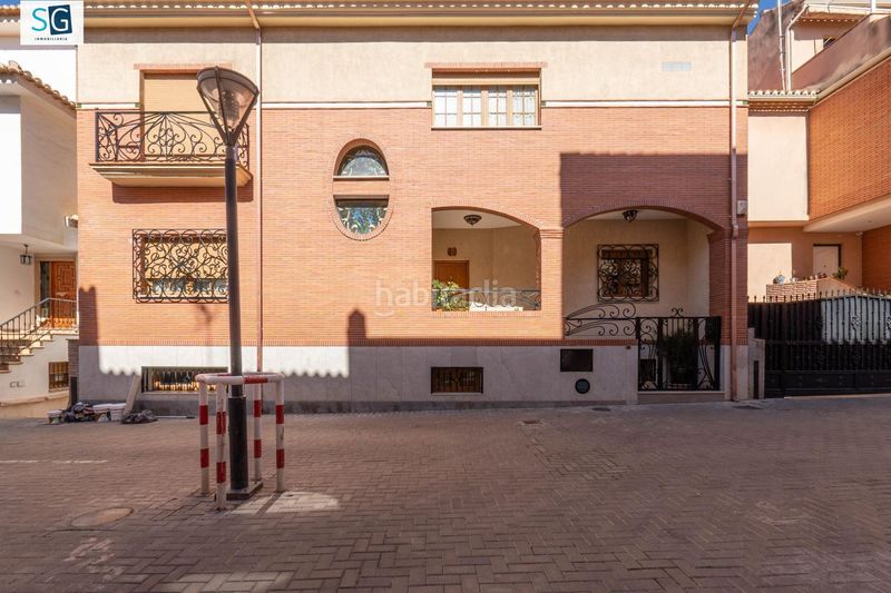 Foto 27b2a998-e966-4027-b779-9ee47aaabf35. Casa amb calefacció piscina a Av. F. Garcia Lorca - Nueva Estación Autobuses Granada