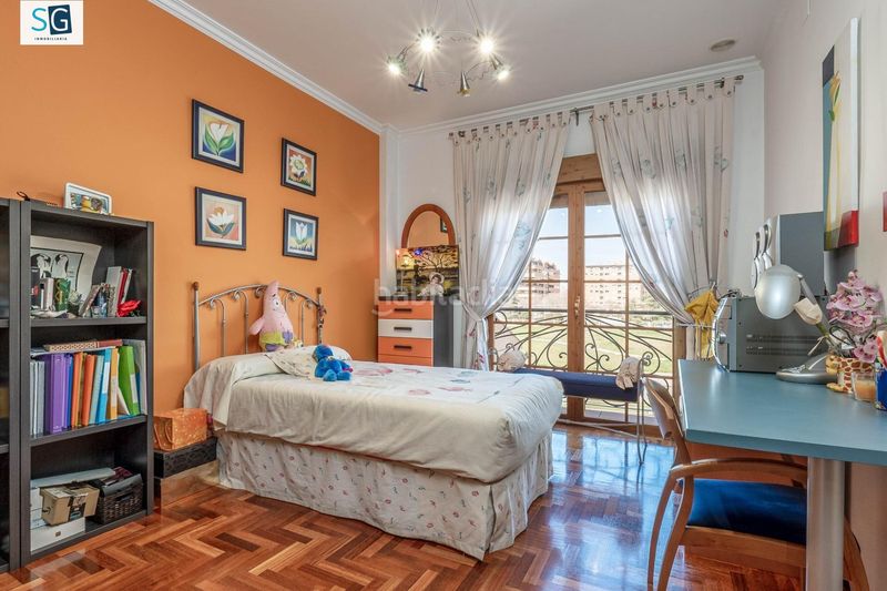 Foto 4741b783-a7eb-41d2-8ab4-b0904bd8ee8c. Casa amb calefacció piscina a Av. F. Garcia Lorca - Nueva Estación Autobuses Granada