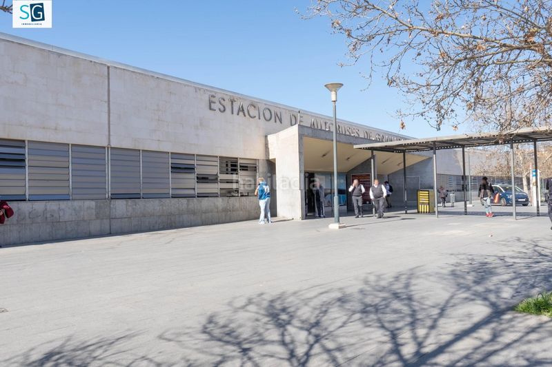 Foto 542401ba-3c00-4b0d-bc79-ff9363d73bc1. Casa amb calefacció piscina a Av. F. Garcia Lorca - Nueva Estación Autobuses Granada