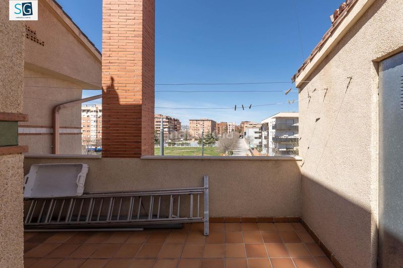 Foto 8cd86ca0-1a7b-44e2-aa25-6f8ad704a173. Casa amb calefacció piscina a Av. F. Garcia Lorca - Nueva Estación Autobuses Granada