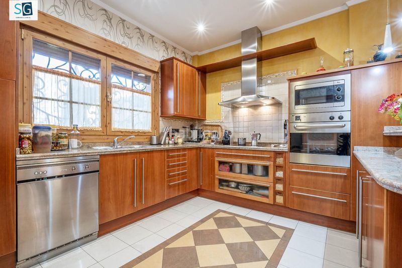 Foto e865fa01-8bb1-4e85-ad8f-d29d58591f01. Casa amb calefacció piscina a Av. F. Garcia Lorca - Nueva Estación Autobuses Granada