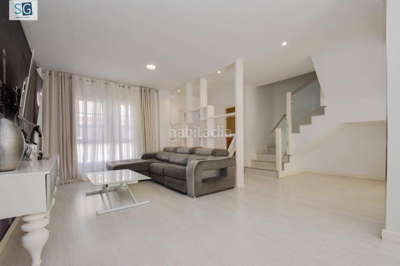 Foto 8edd0380-de12-461e-828e-e09b5d9db339. Casa adossada amb piscina a Cúllar Vega