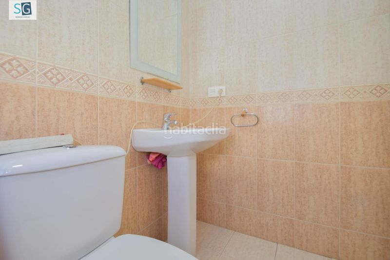 Foto d874379a-3173-47c8-a55c-896167e9bae9. Casa adossada amb piscina a Cúllar Vega