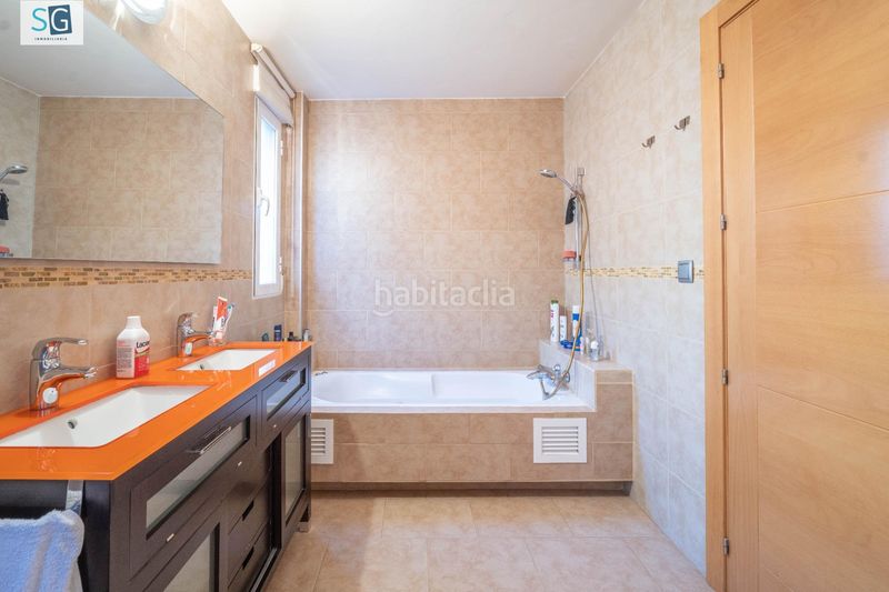 Foto 0ceab3be-2513-44e4-ab74-28f454c5c816. Casa amb calefacció aparcament a Güéjar Sierra