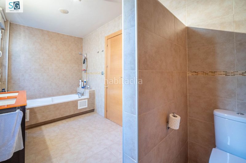 Foto 8c3de095-ffa2-44ee-9407-689e896a9047. Casa amb calefacció aparcament a Güéjar Sierra