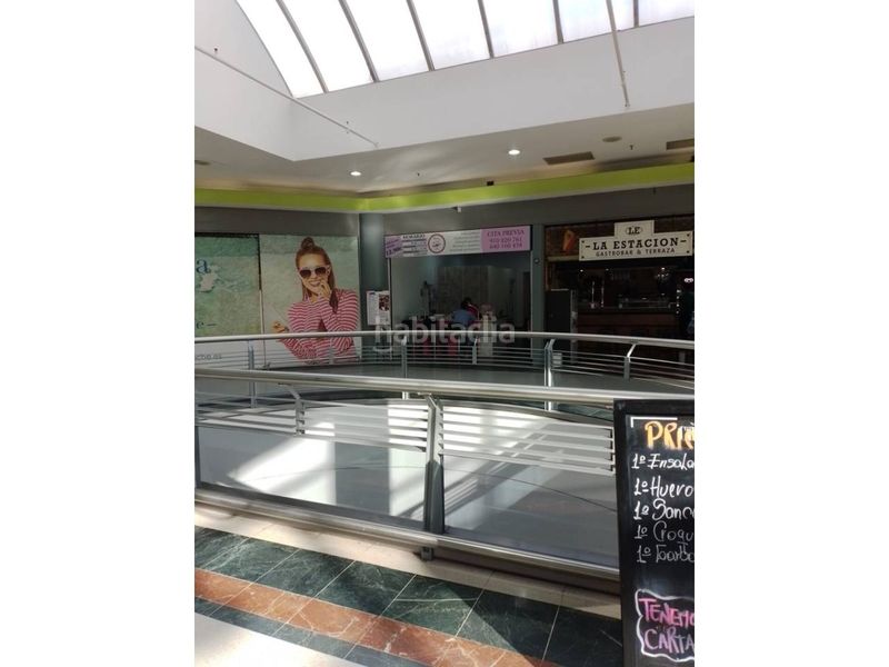 Foto 7dcc9679-4624-40f5-8f49-10085a7e2880. Local comercial a Las Águilas Madrid