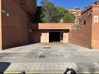 Aparcament cotxe a Calle sant marti de l´erm